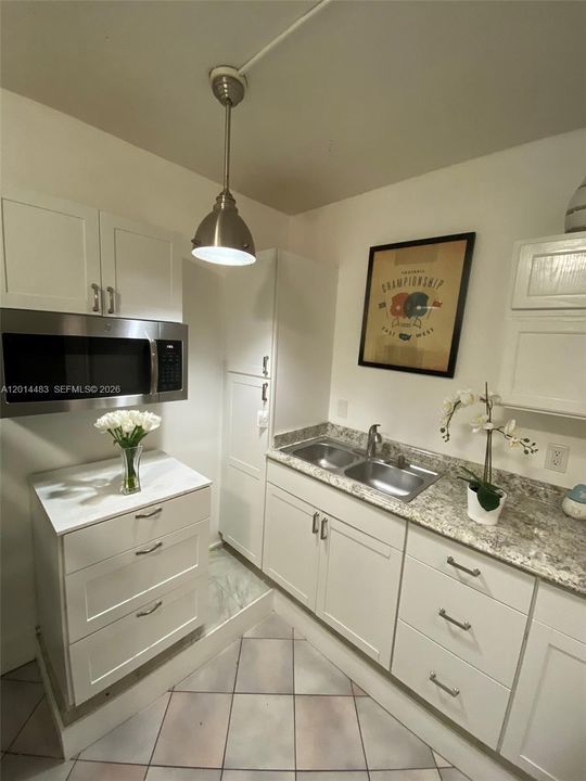 En Venta: $1,499,000 (5 camas, 3 baños, 2821 Pies cuadrados)