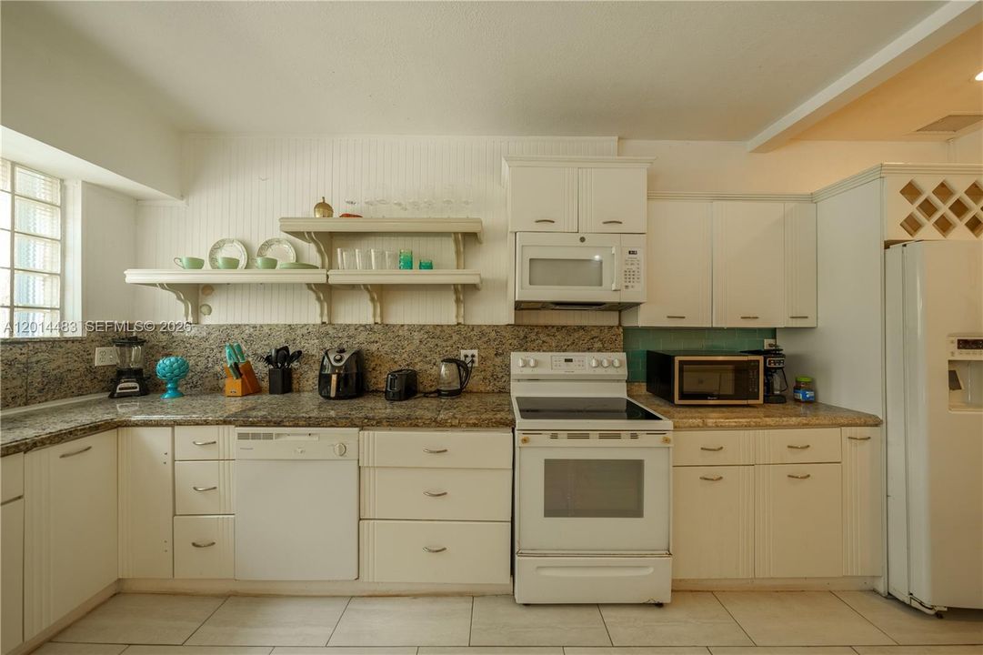 En Venta: $1,499,000 (5 camas, 3 baños, 2821 Pies cuadrados)