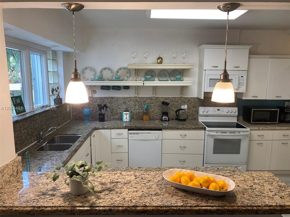 En Venta: $1,499,000 (5 camas, 3 baños, 2821 Pies cuadrados)