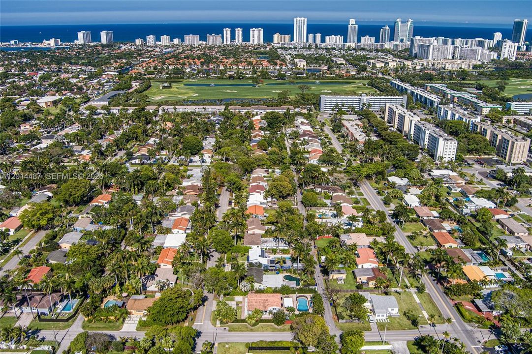 Под контрактом: $560,000 (3 спален, 2 ванн, 1729 Квадратных фут)