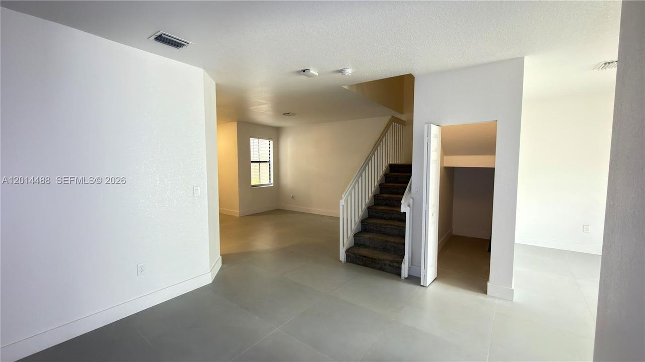 En Venta: $540,000 (3 camas, 2 baños, 1708 Pies cuadrados)