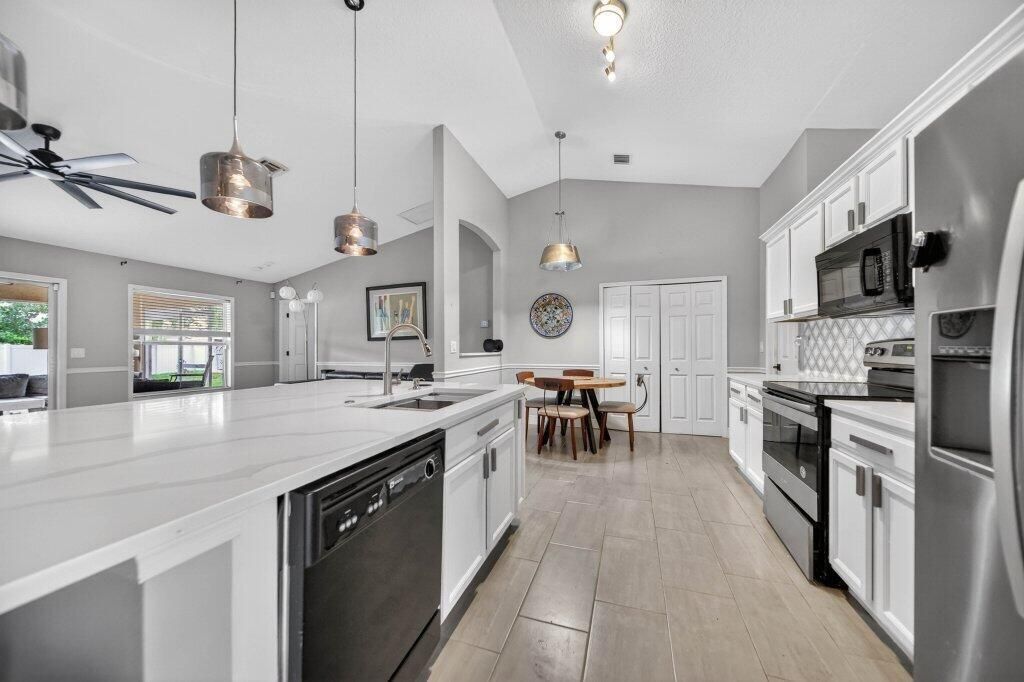 kitchen2.jpg-SMALL