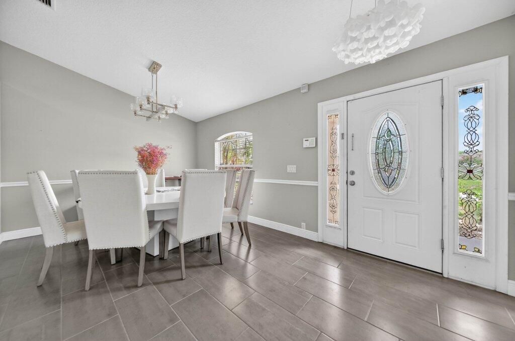 diningfoyer1.jpg-SMALL