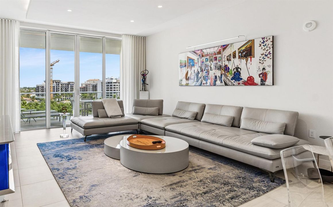 715 - Living Room
