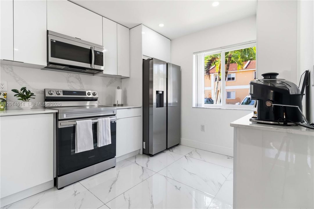 На продажу: $428,500 (3 спален, 2 ванн, 1319 Квадратных фут)