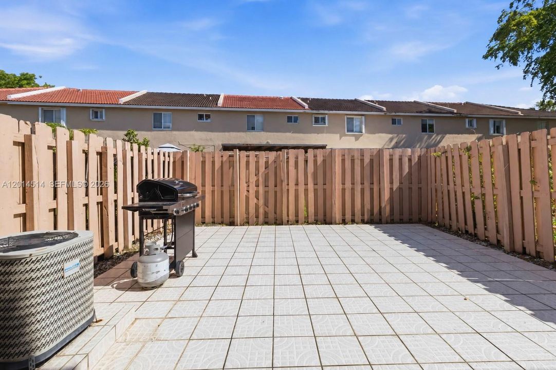 На продажу: $428,500 (3 спален, 2 ванн, 1319 Квадратных фут)