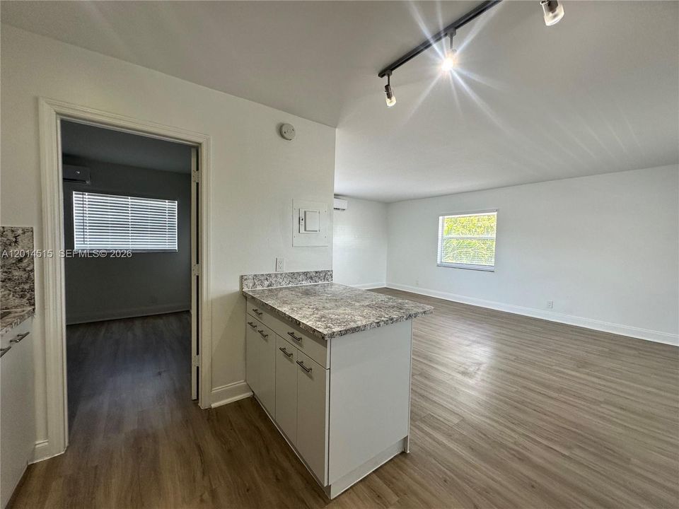 Activo con contrato: $1,595 (1 camas, 1 baños, 0 Pies cuadrados)