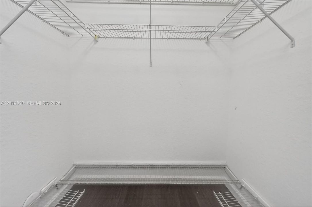 Activo con contrato: $4,400 (4 camas, 3 baños, 2260 Pies cuadrados)