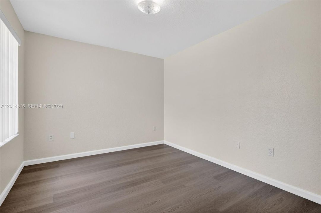 Activo con contrato: $4,400 (4 camas, 3 baños, 2260 Pies cuadrados)