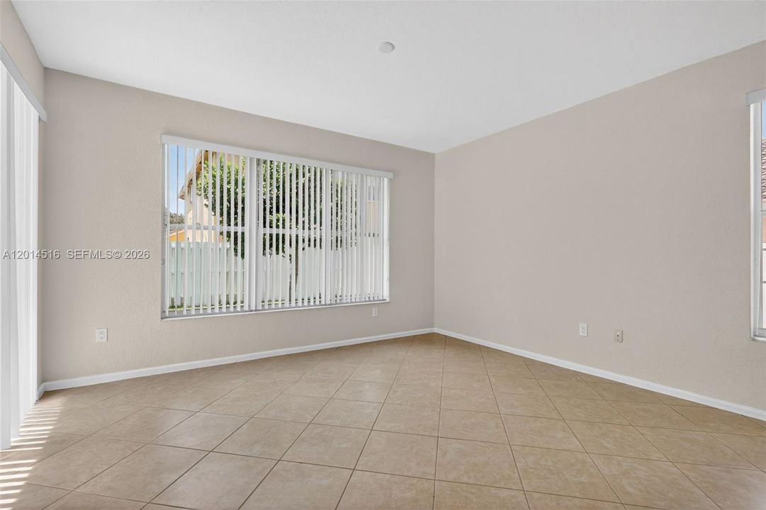 Activo con contrato: $4,400 (4 camas, 3 baños, 2260 Pies cuadrados)