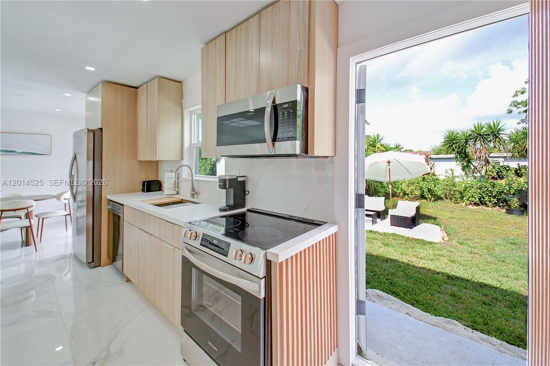 На продажу: $559,000 (4 спален, 2 ванн, 1376 Квадратных фут)
