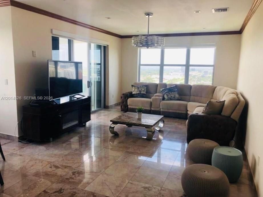 For Sale: $249,000 (2 beds, 2 baths, 1300 Square Feet)