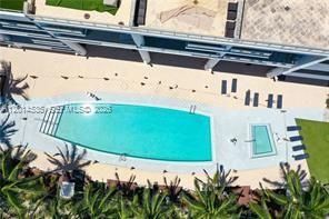 For Sale: $925,000 (1 beds, 1 baths, 720 Square Feet)