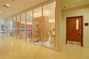 For Sale: $925,000 (1 beds, 1 baths, 720 Square Feet)