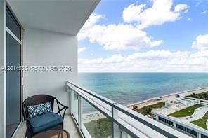 For Sale: $925,000 (1 beds, 1 baths, 720 Square Feet)