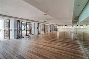 For Sale: $925,000 (1 beds, 1 baths, 720 Square Feet)