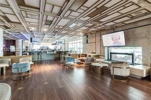 For Sale: $925,000 (1 beds, 1 baths, 720 Square Feet)