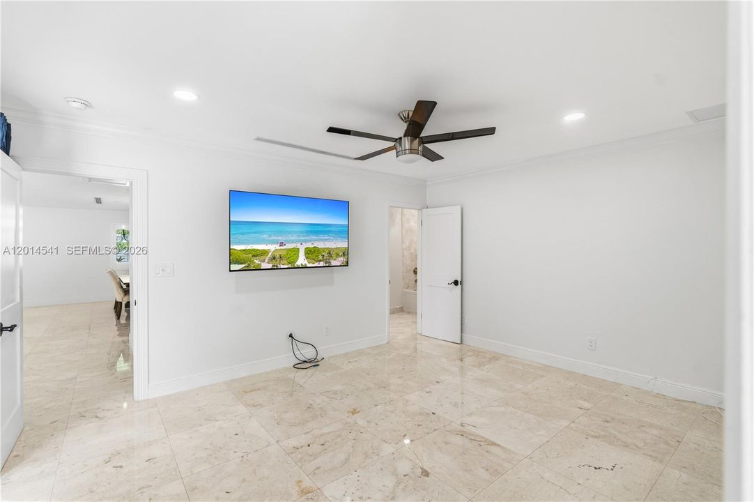 Master Bedroom Salon-Office