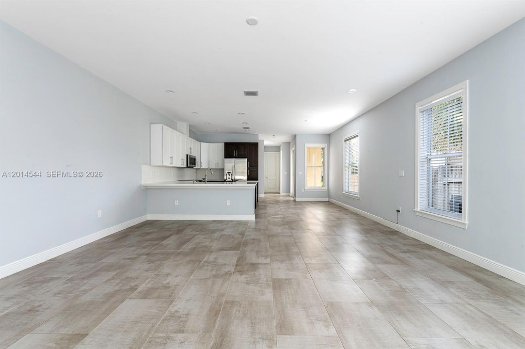 En Venta: $1,050,000 (4 camas, 3 baños, 2680 Pies cuadrados)