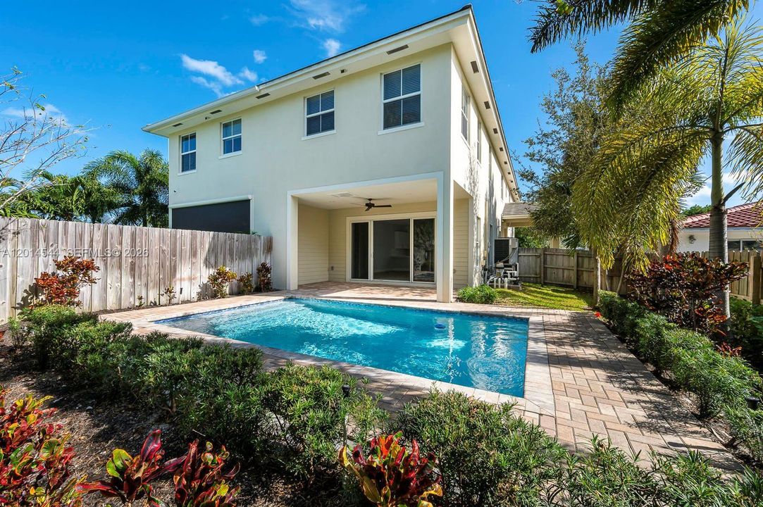 En Venta: $1,050,000 (4 camas, 3 baños, 2680 Pies cuadrados)
