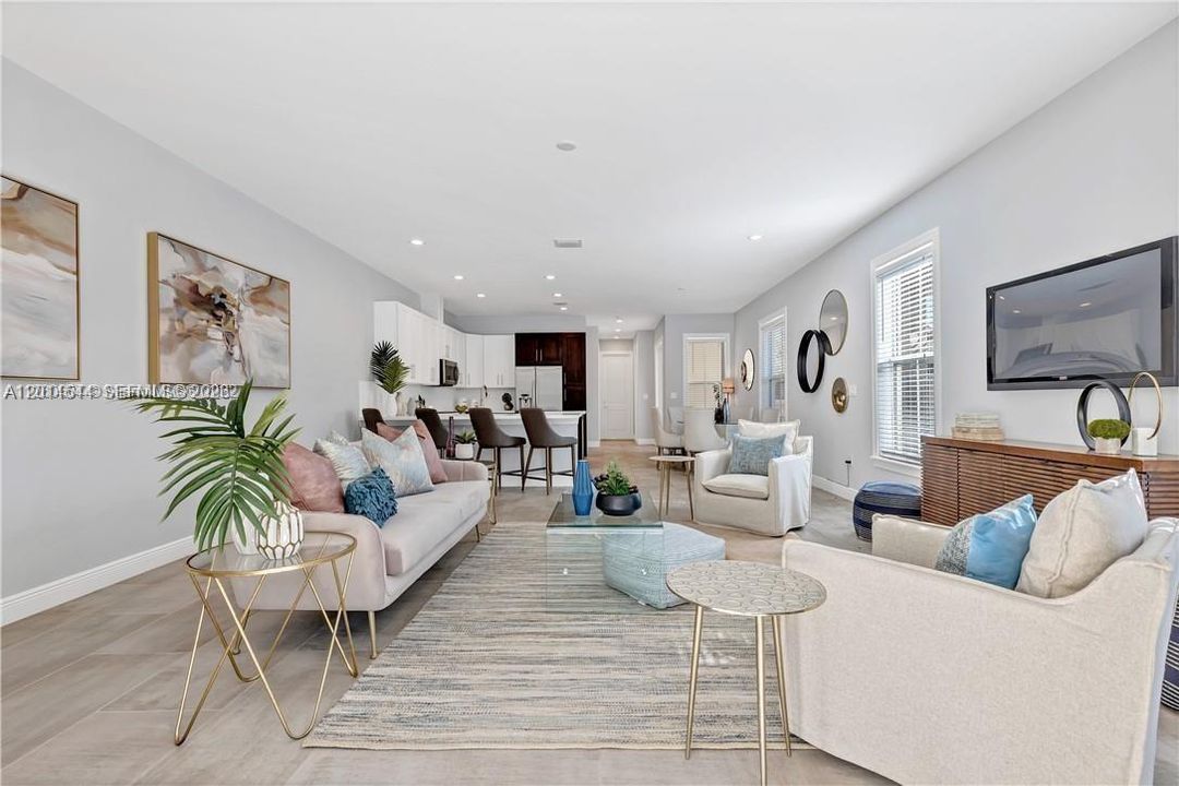 En Venta: $1,050,000 (4 camas, 3 baños, 2680 Pies cuadrados)