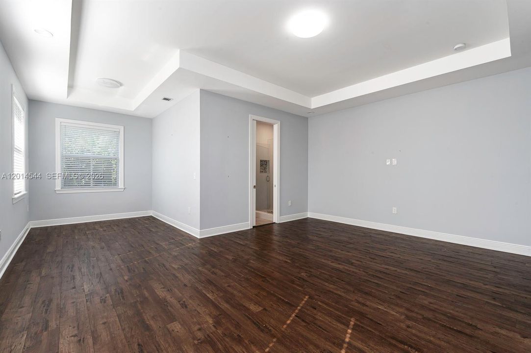 En Venta: $1,050,000 (4 camas, 3 baños, 2680 Pies cuadrados)