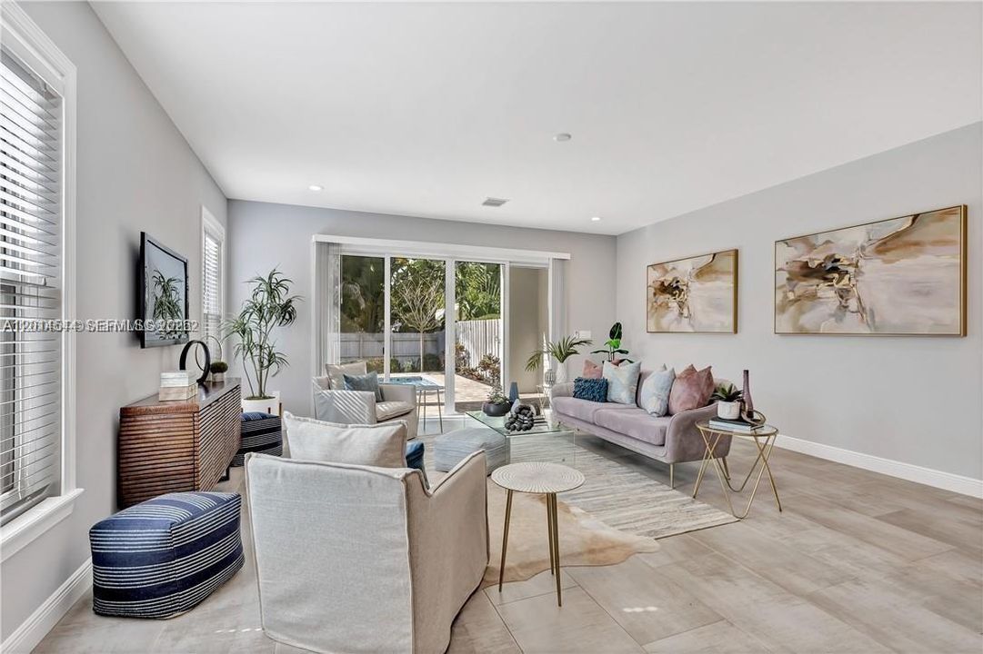 En Venta: $1,050,000 (4 camas, 3 baños, 2680 Pies cuadrados)