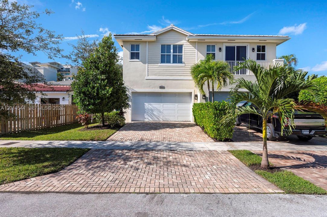 En Venta: $1,050,000 (4 camas, 3 baños, 2680 Pies cuadrados)