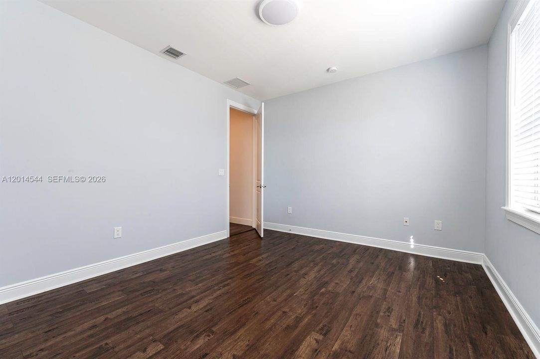 En Venta: $1,050,000 (4 camas, 3 baños, 2680 Pies cuadrados)