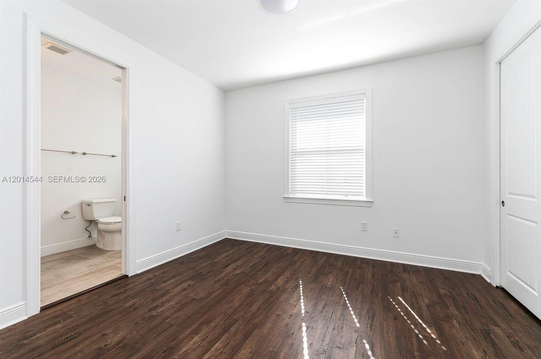 En Venta: $1,050,000 (4 camas, 3 baños, 2680 Pies cuadrados)