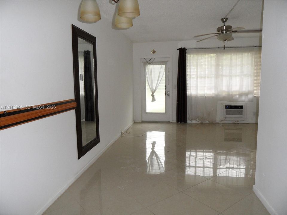На продажу: $95,900 (1 спален, 1 ванн, 585 Квадратных фут)