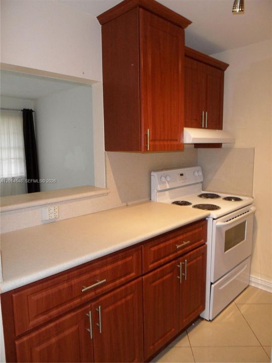 На продажу: $95,900 (1 спален, 1 ванн, 585 Квадратных фут)