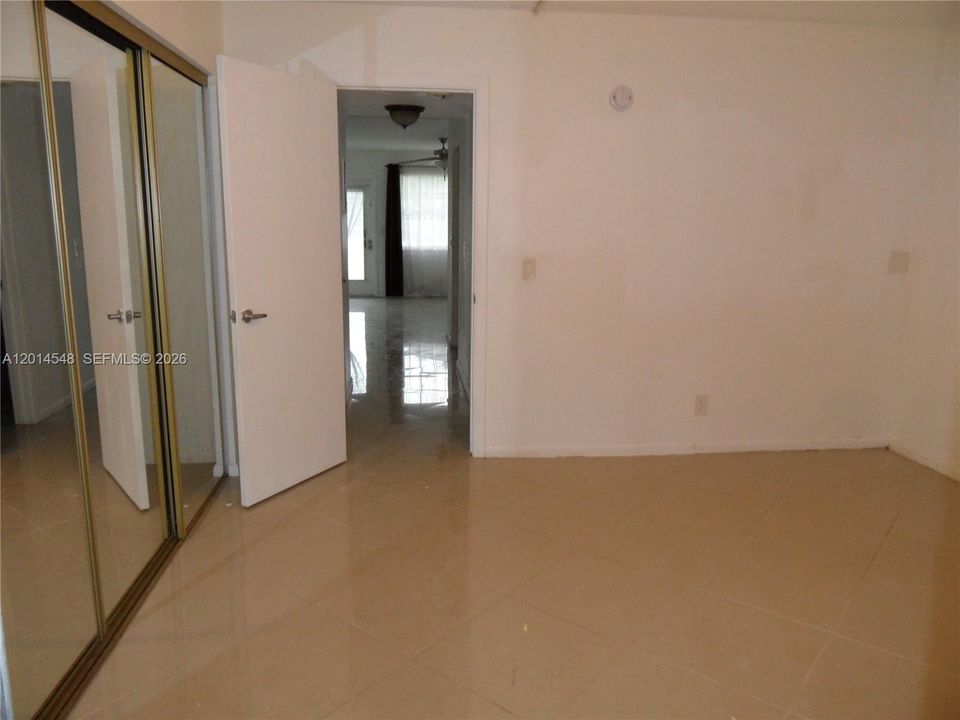 На продажу: $95,900 (1 спален, 1 ванн, 585 Квадратных фут)