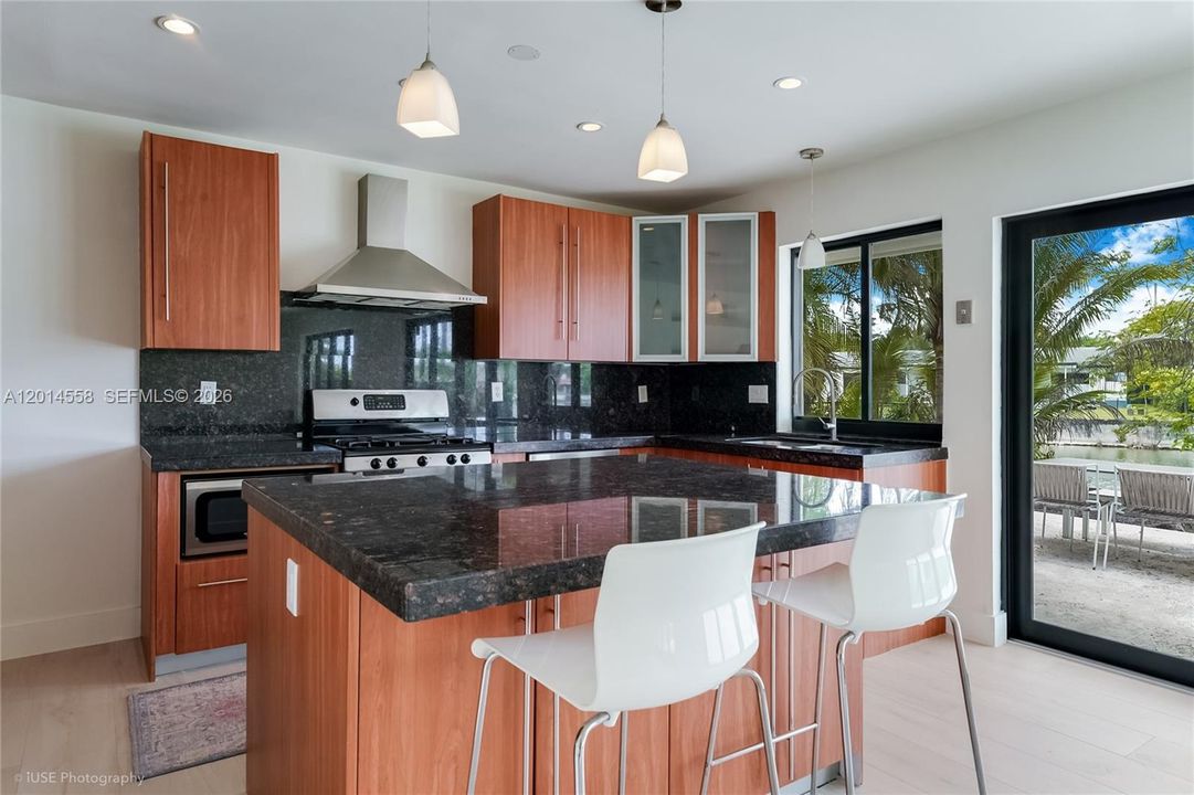 This image perfectly showcases the kitchen's natural, open-air ambiance!