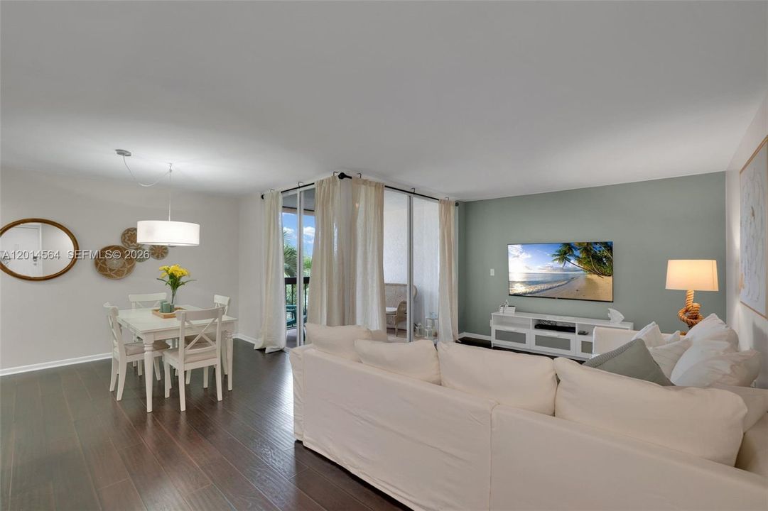 For Rent: $3,500 (2 beds, 2 baths, 1175 Square Feet)