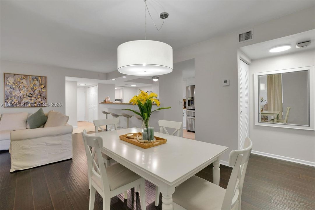 For Rent: $3,500 (2 beds, 2 baths, 1175 Square Feet)