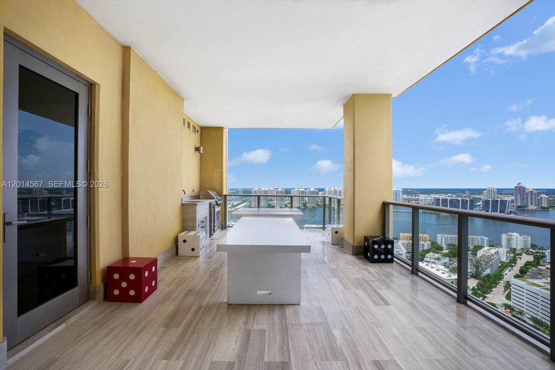 En Renta: $45,000 (3 camas, 6 baños, 4609 Pies cuadrados)