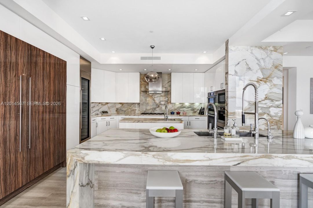 En Renta: $45,000 (3 camas, 6 baños, 4609 Pies cuadrados)