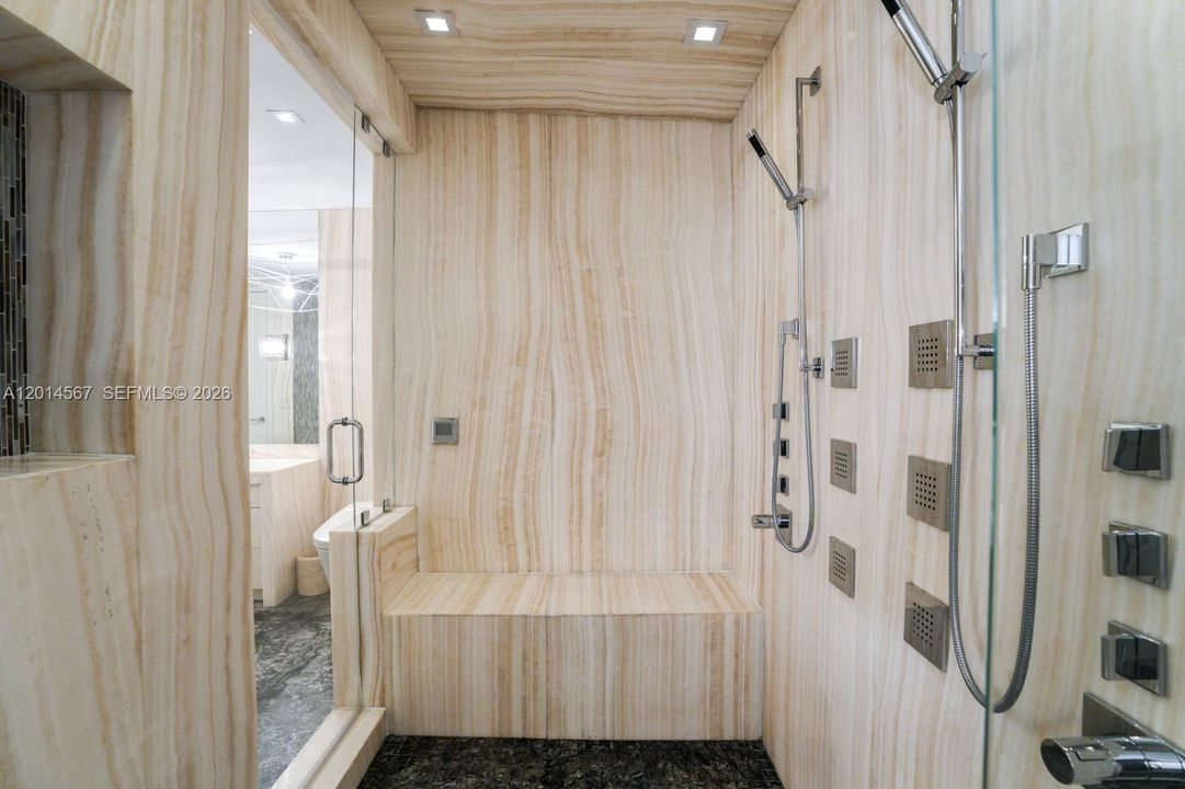 En Renta: $45,000 (3 camas, 6 baños, 4609 Pies cuadrados)