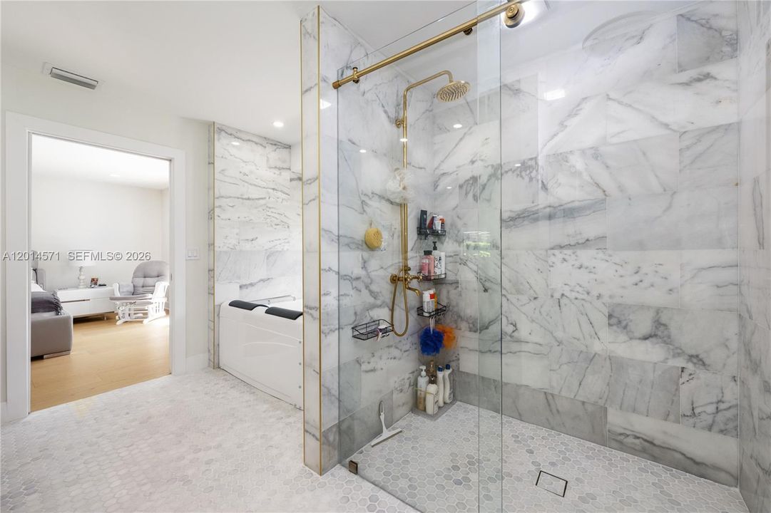 For Sale: $2,699,000 (5 beds, 5 baths, 2901 Square Feet)
