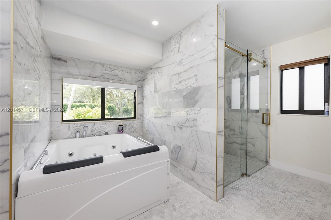 For Sale: $2,699,000 (5 beds, 5 baths, 2901 Square Feet)