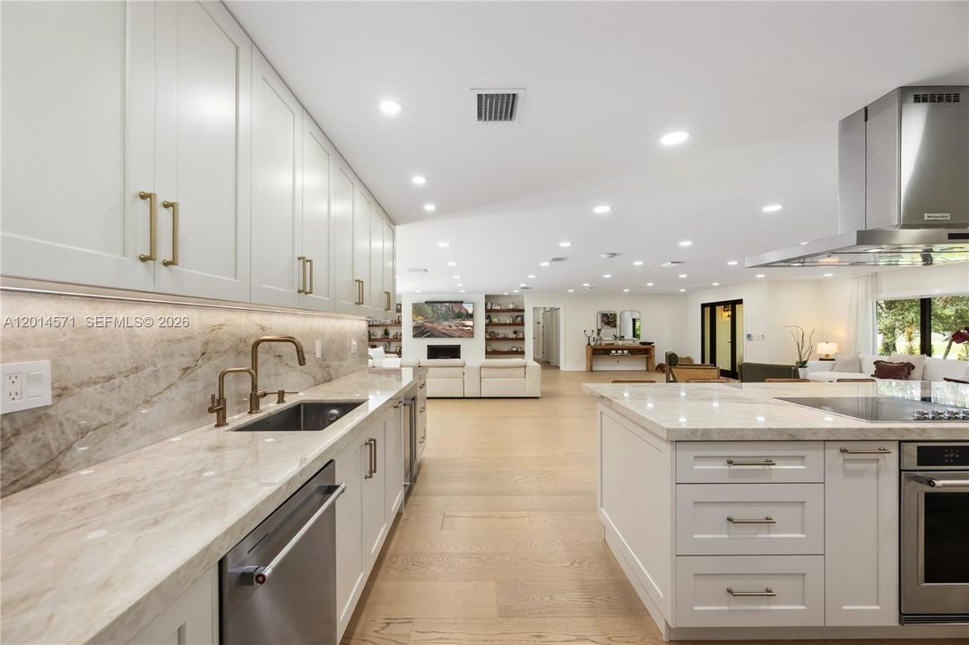 For Sale: $2,699,000 (5 beds, 5 baths, 2901 Square Feet)