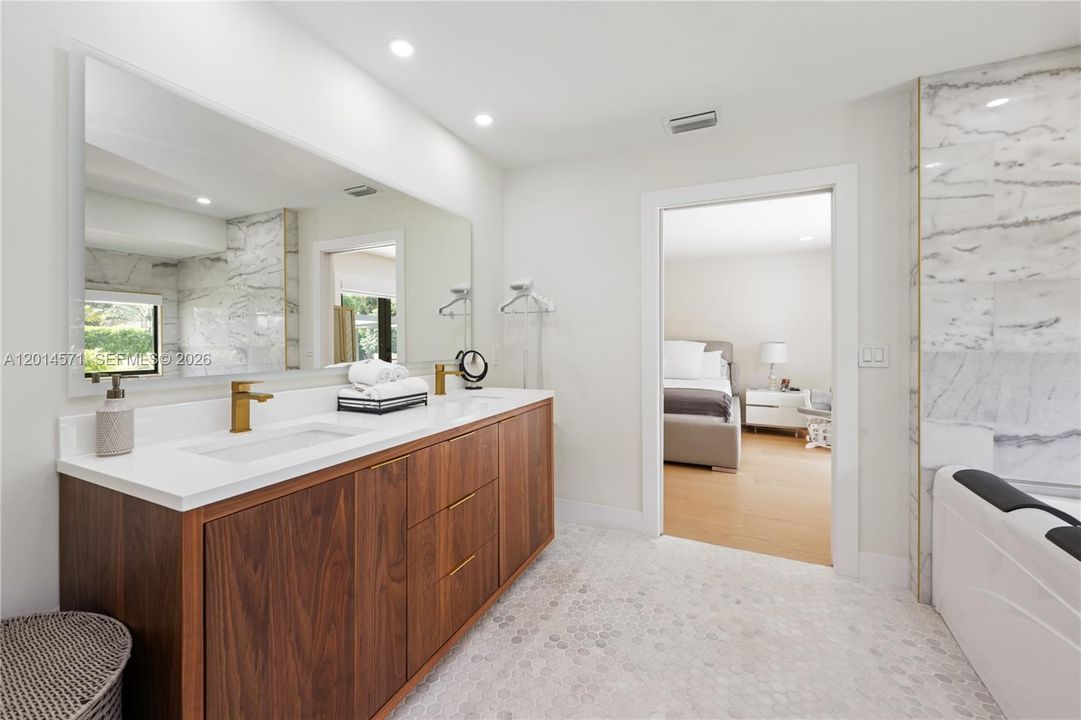 For Sale: $2,699,000 (5 beds, 5 baths, 2901 Square Feet)