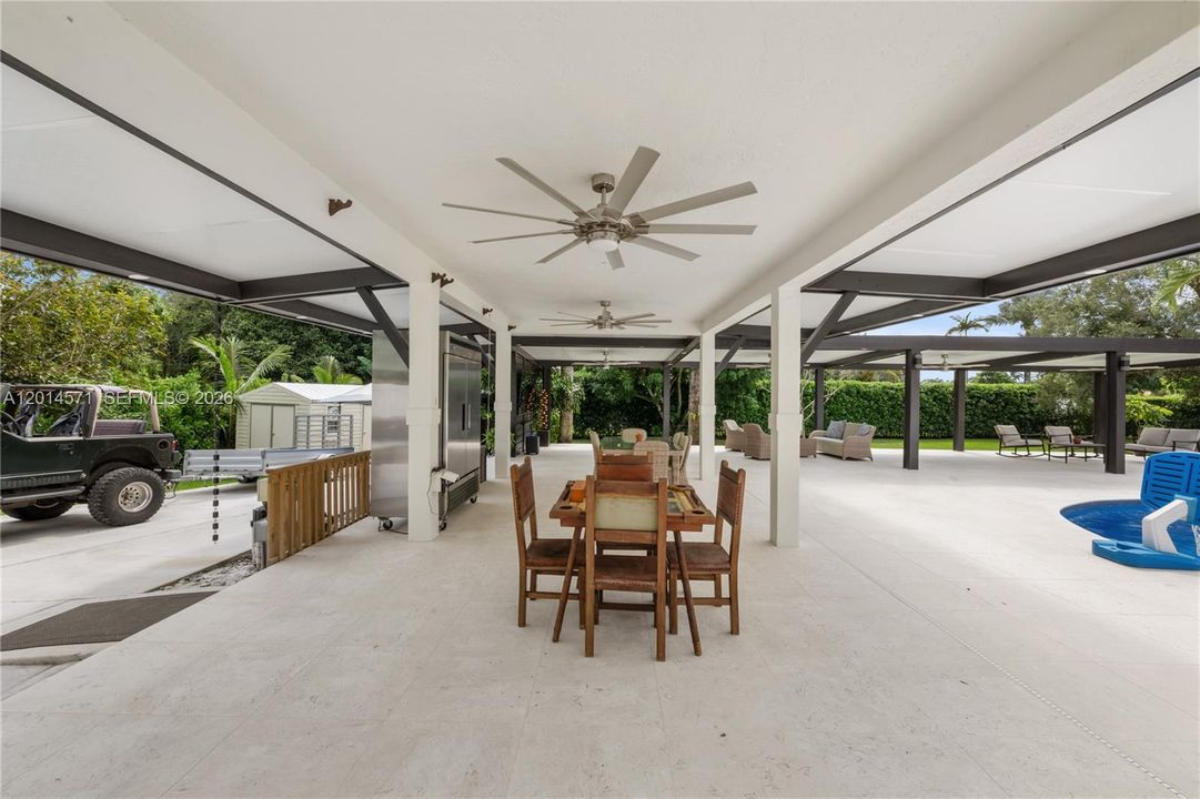 For Sale: $2,699,000 (5 beds, 5 baths, 2901 Square Feet)