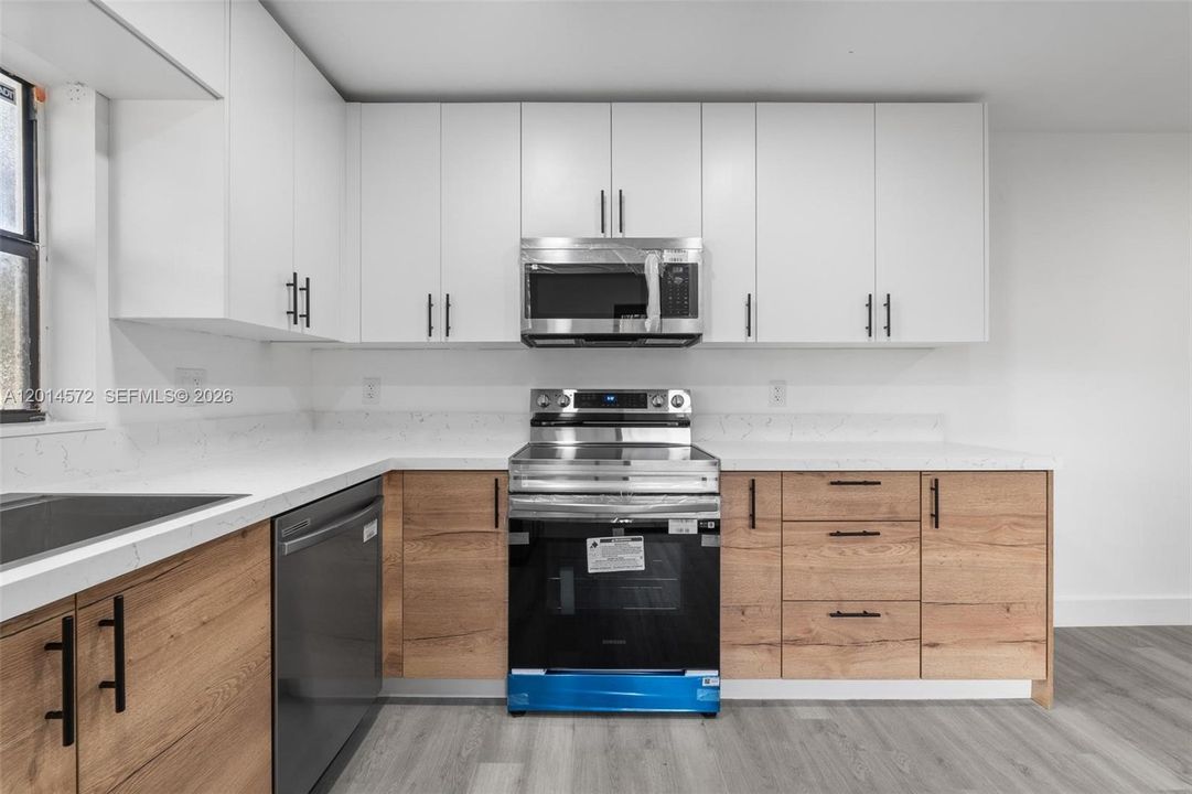 Active With Contract: $359,000 (2 beds, 2 baths, 1302 Square Feet)
