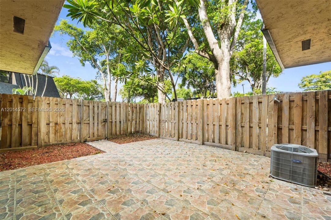 Active With Contract: $359,000 (2 beds, 2 baths, 1302 Square Feet)