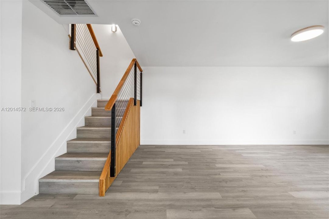 Active With Contract: $359,000 (2 beds, 2 baths, 1302 Square Feet)