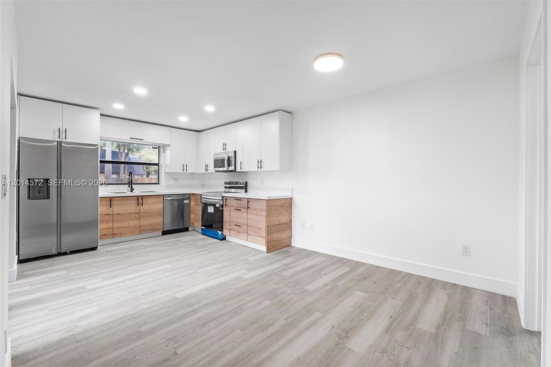 Active With Contract: $359,000 (2 beds, 2 baths, 1302 Square Feet)