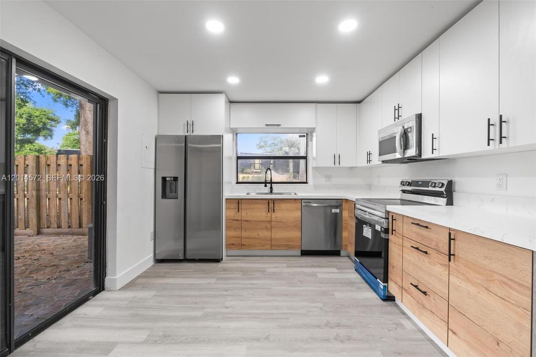 Active With Contract: $359,000 (2 beds, 2 baths, 1302 Square Feet)