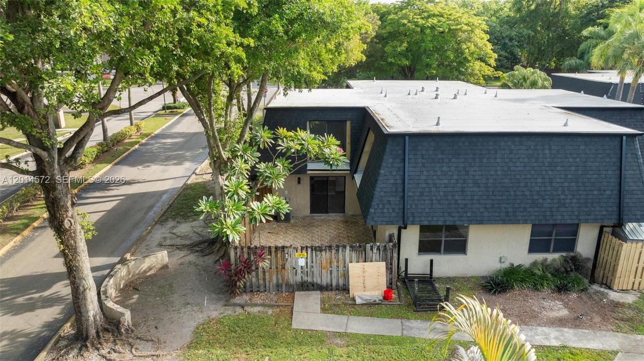 Active With Contract: $359,000 (2 beds, 2 baths, 1302 Square Feet)